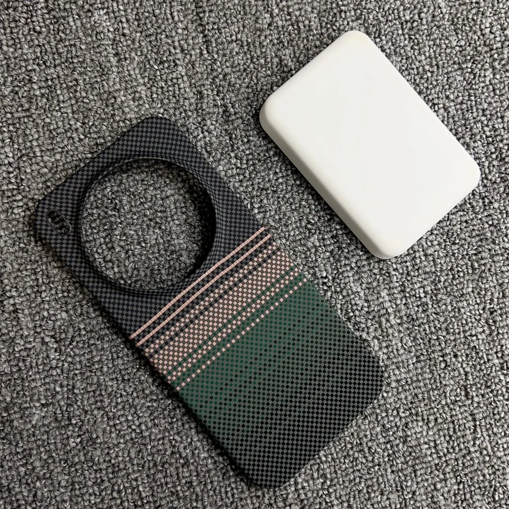 Luxury Carbon Fiber Kevlar Pattern Magnetic Phone Case - Anti-Drop Protective Cover