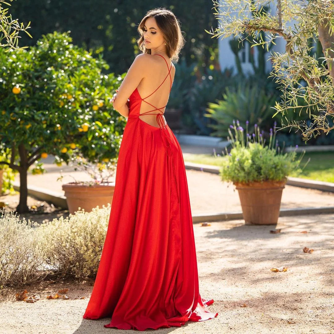 Burgundy Simple Bridesmaid Dress Women Cowl Neckline Sexy Side Slit Backless Gown Maxi Satin Spaghetti Strap Wedding Party Dress