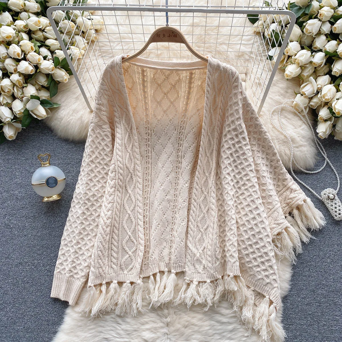 

Women Elegant Autumn Winter Fashion Tassel Hollow Cardigan Knitted Shawl Sweater Women Print Batwing Sleeve Poncho Vintage Coat