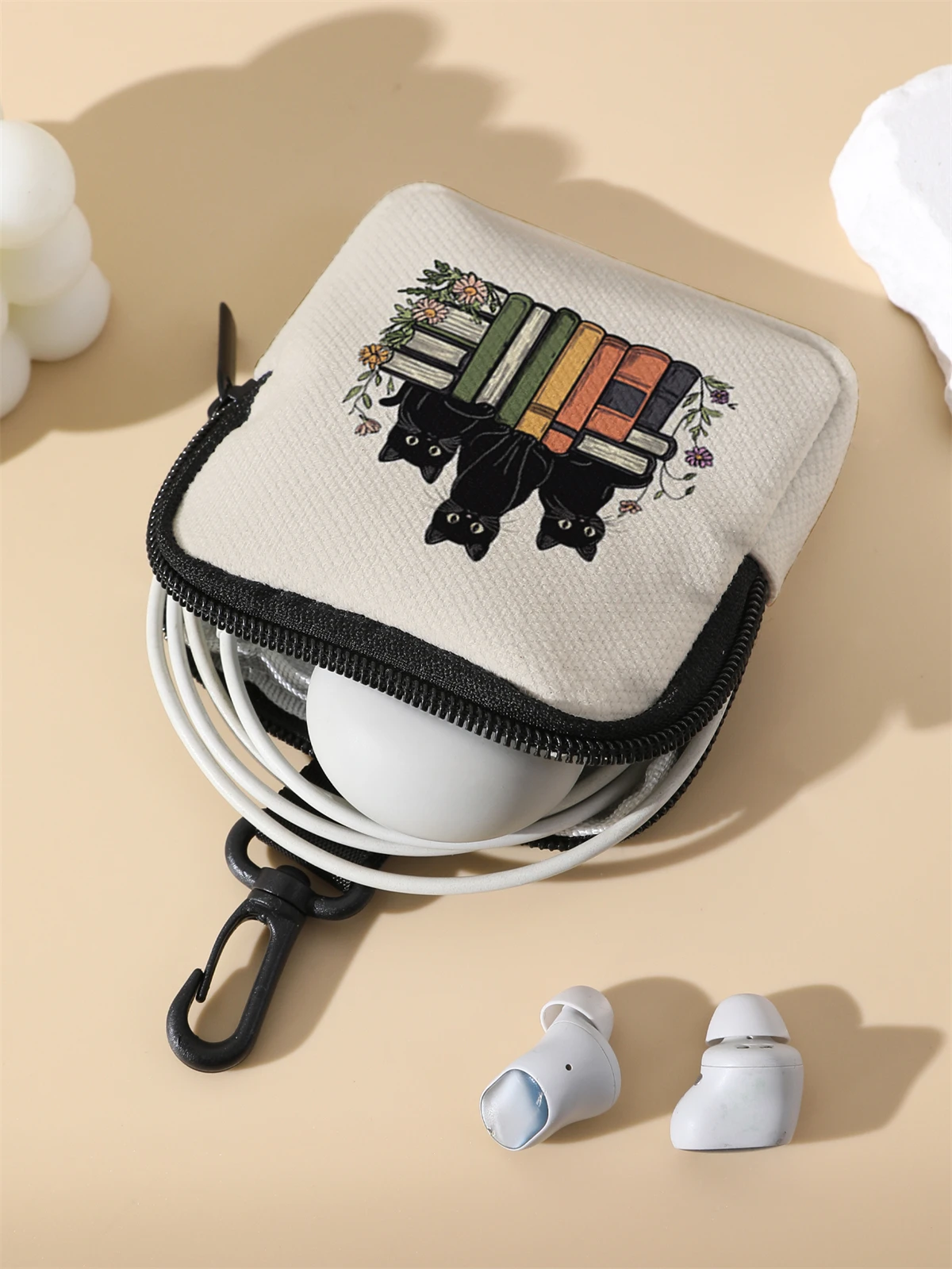 Large capacity coin wallets with book patterns, digital printed wallets, and storage bags are ideal choices for gift giving