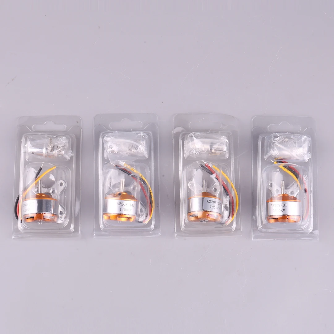 Lot complet de moteurs Brushless 2208 2600KV pour drone, câbles silicone et connecteurs dorés.