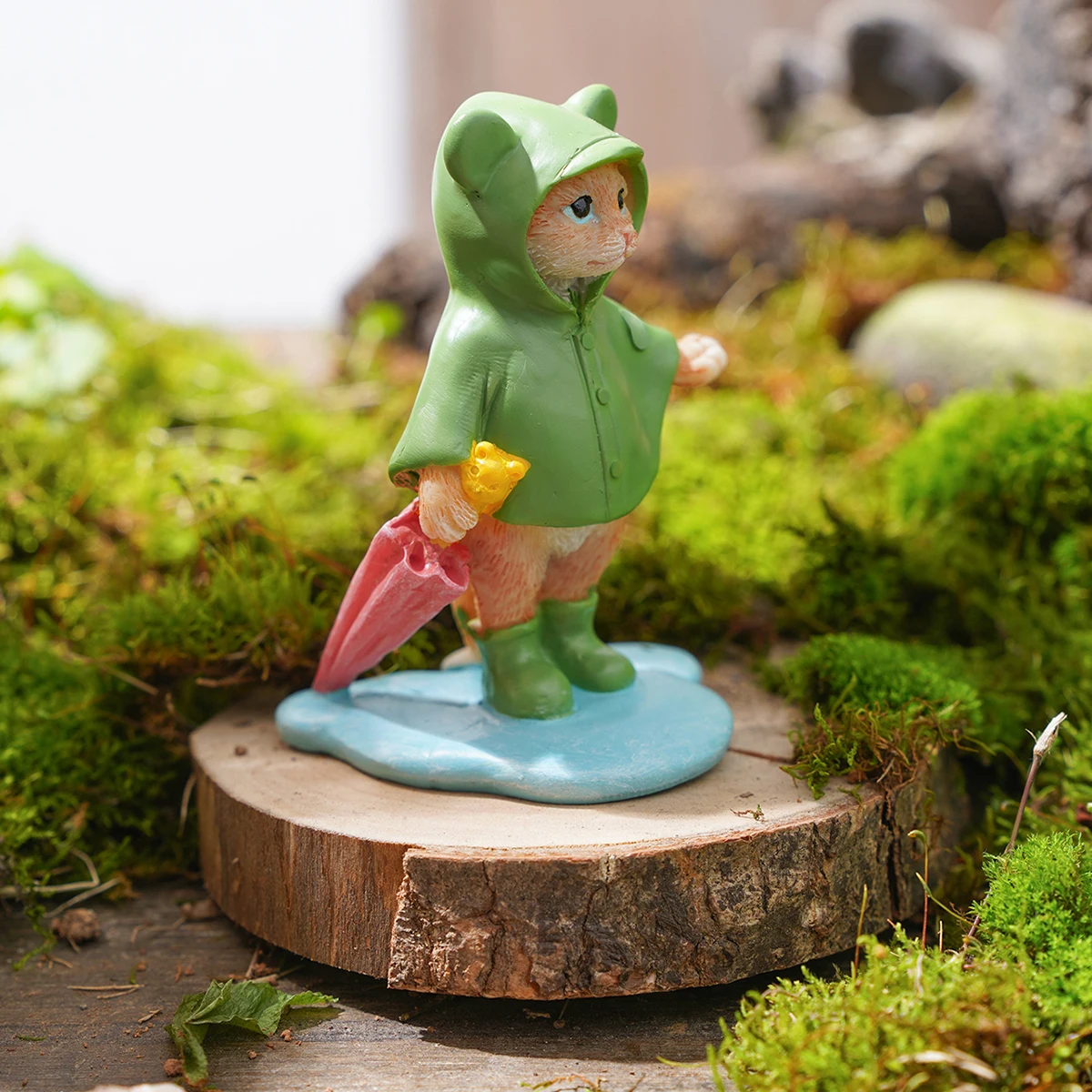 1PC, a little cat figurine in the shape of a green raincoat, suitable for garden decoration and micro-landscape DIY decoration