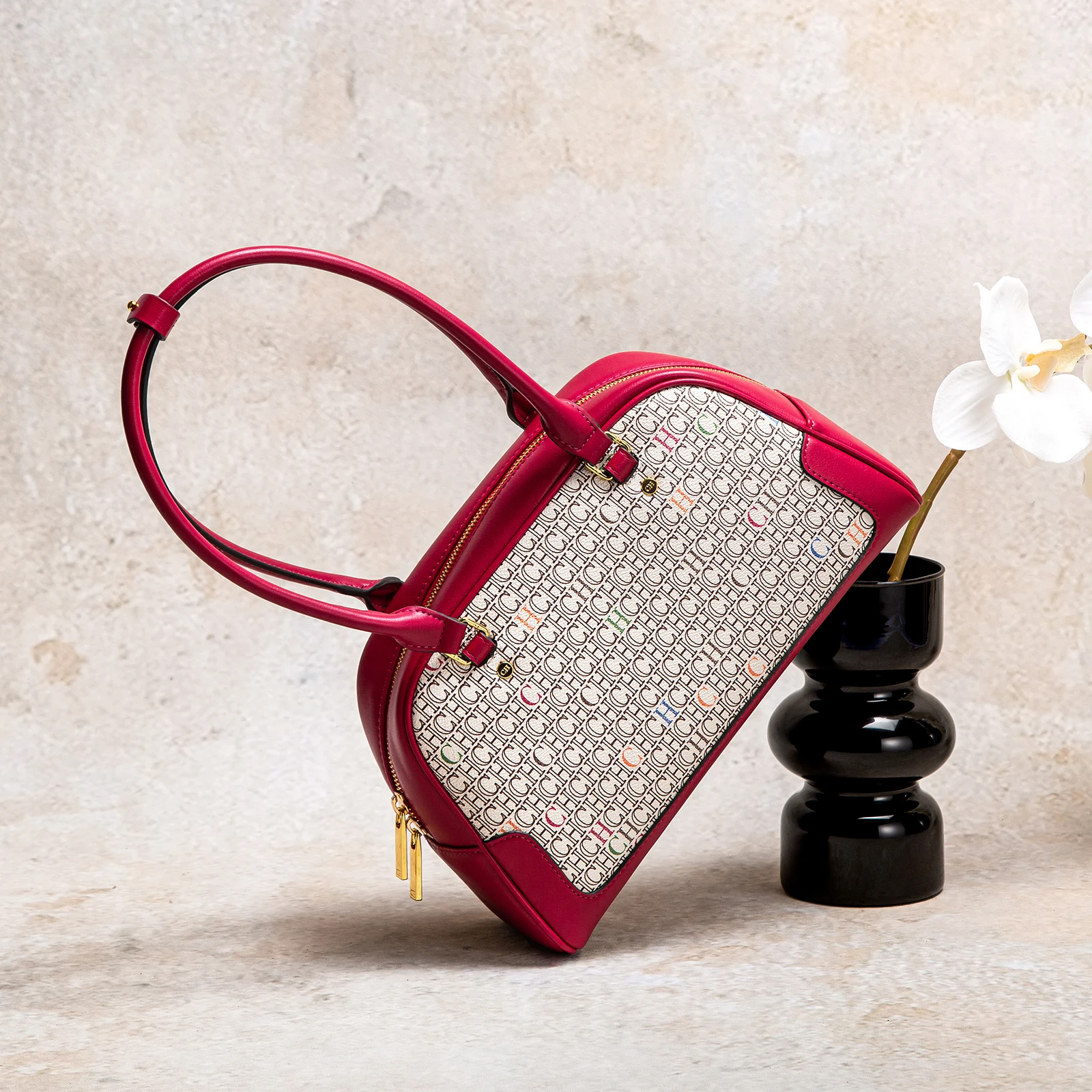 حقيبة كتف مصممة خصيصًا للسيدات، تتميز بجودتها العا...