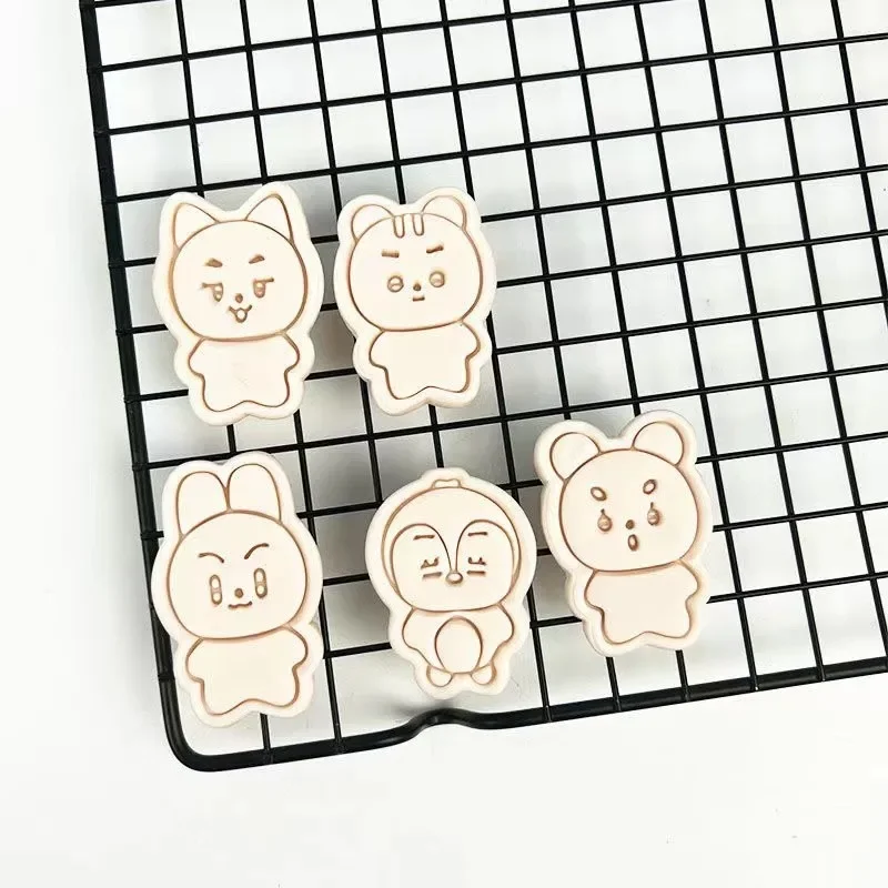 Kpop Idol SOOBIN YEONJUN Mascot Pobatu Cookie Cutter Kawaii Biscuit Mould Cartoon Cookie Cutter 3D Pressable Cake Decorag Tool