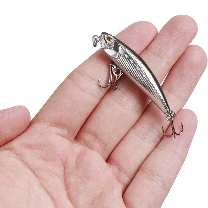 1 Pcs Minnow Fishing Lure 53mm 4.4g 3D Eyes look just like a small bait