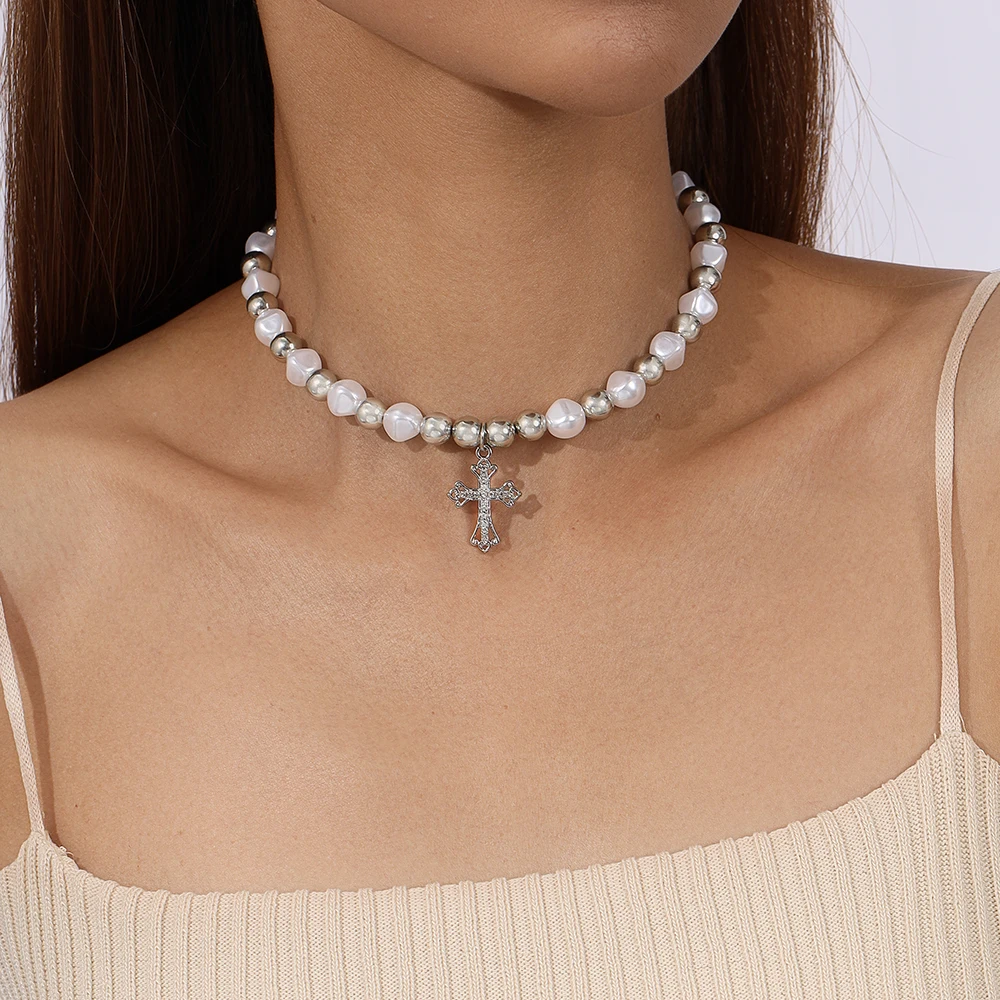 Aihua Faux Weißgold Farbe Faux Perlen Halskette Hip Hop Punk Großes Kreuz Anhänger Halskette Kragen für Frauen Party Hals Schmuck – Detail 8
