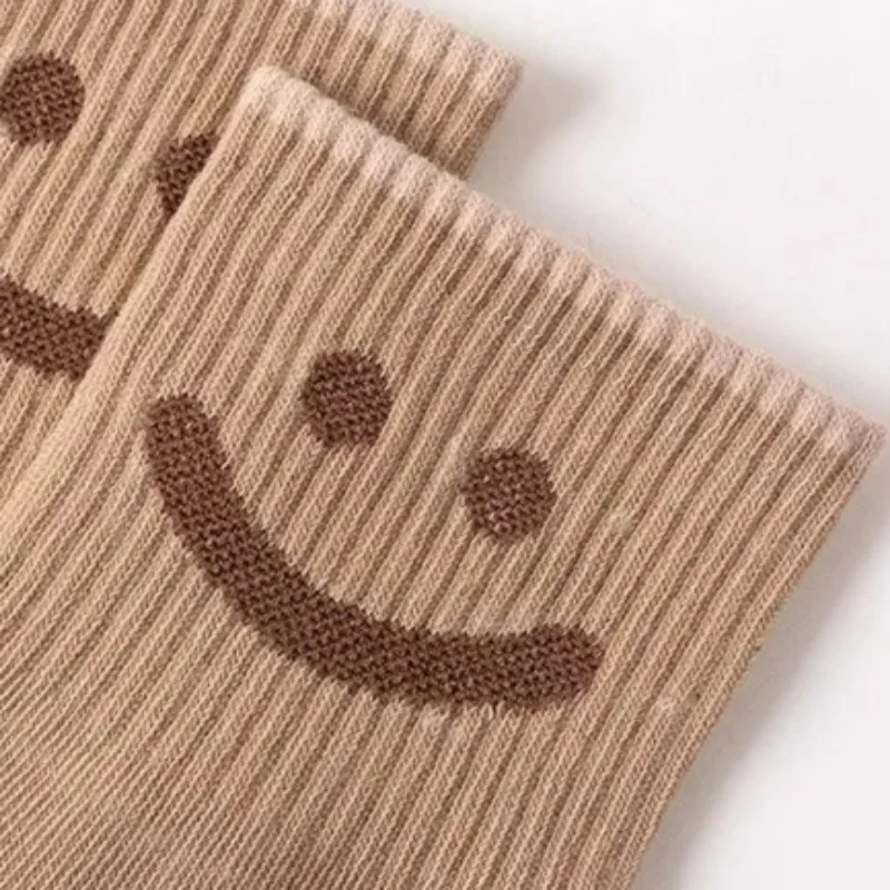 Simple Smiling Face Soft Sock Female Comfortable Non-slip Cotton Middle Cylinder Socks Women Clothing Matching Sweet Hosiery