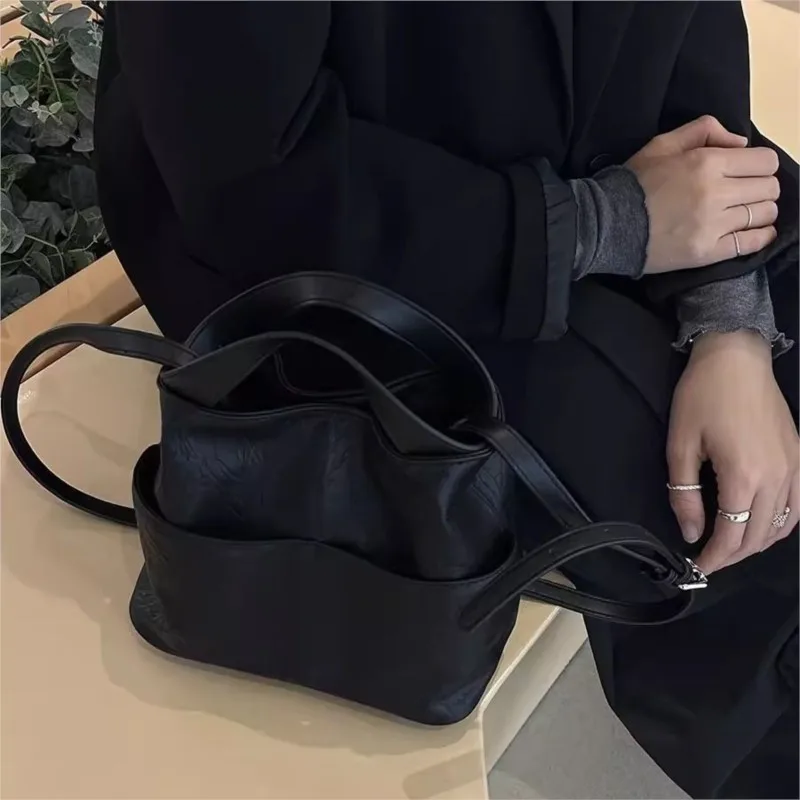 Fashion Sle Bucket Handbag Women Stitching Texture Leather Large Capacity Shoulder Bag Ladies High End Commute Crossbody Bag New
