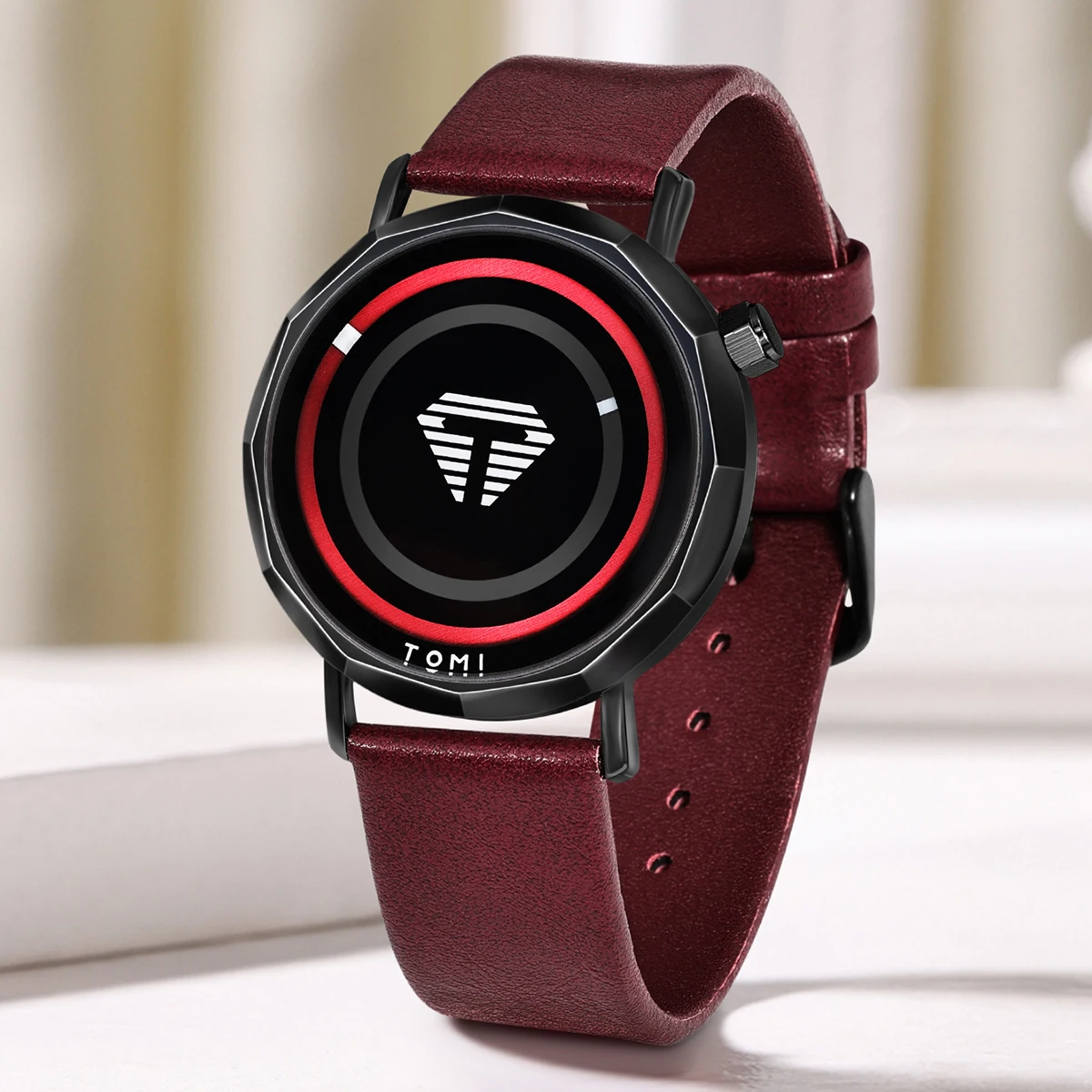 ساعة جلد اسود وذهبي