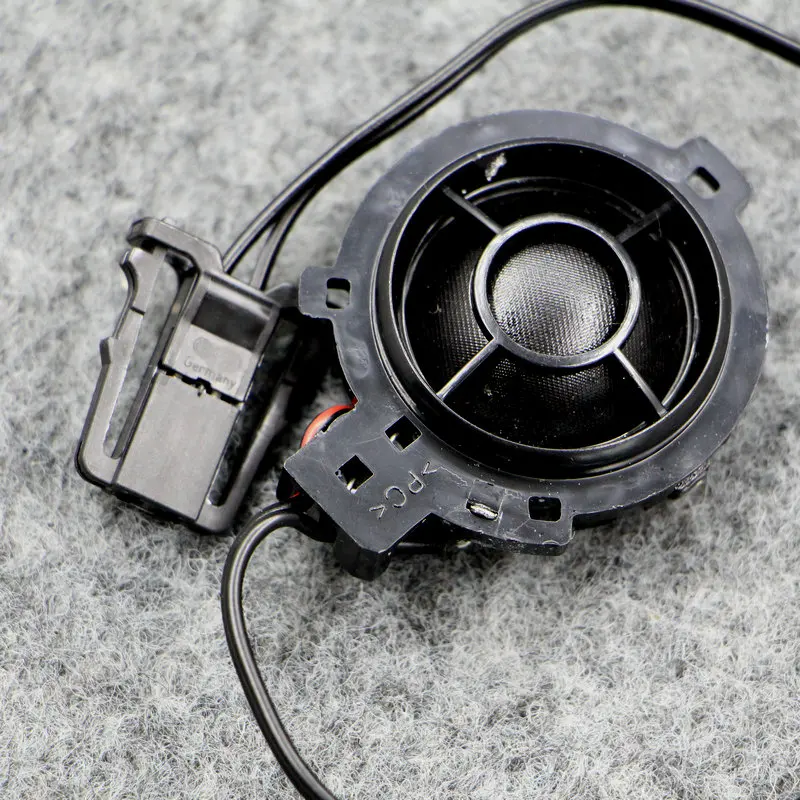 Front A-pillar tweeter Treble plug 2 PCS For Polo Passat Touran Bora golf Jette Octavia 6R0 035 411