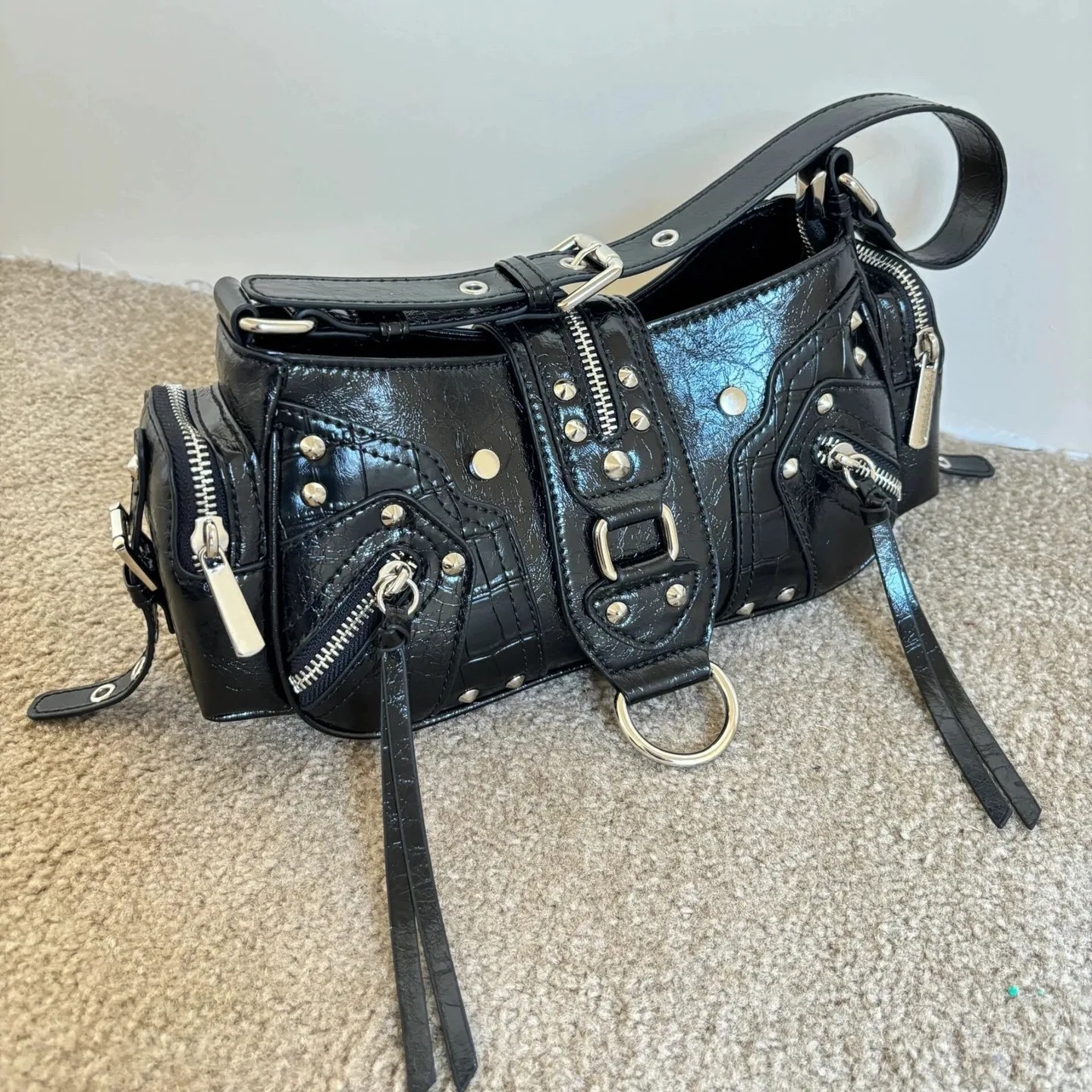 Oil Wax Leather Bag Vintage Rivet Underarm Bag Motorcycle Bag Cool For Elegant Outfits Daily Commute Casual Outings