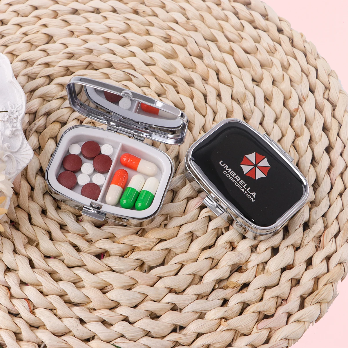 Compact Travel Organizer: Multi-Use Pill and Jewelry Storage Case