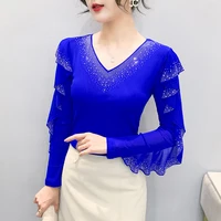 T-shirts d'automne en maille transparente pour femmes, haut à col en v orné de cristaux avec volants élégants, manches longues, 2025 3