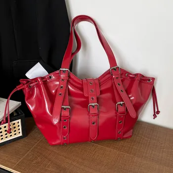 Nuova Borsa Hobo in PU 2026 per Donne, Stile Y2K Gotico con Borchie, Tracolla Regolabile, Grande Capacità, Chiusura a Coulisse per Uso Quotidiano