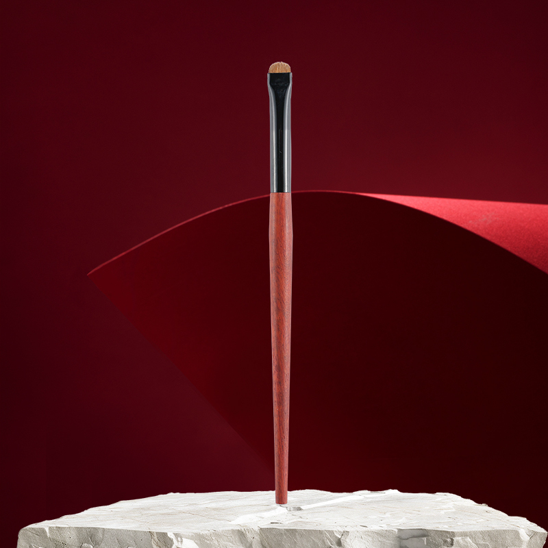 ENERGY Eyeshadow Blending Brush for Precise Eye Makeup with Sandalwood Handle