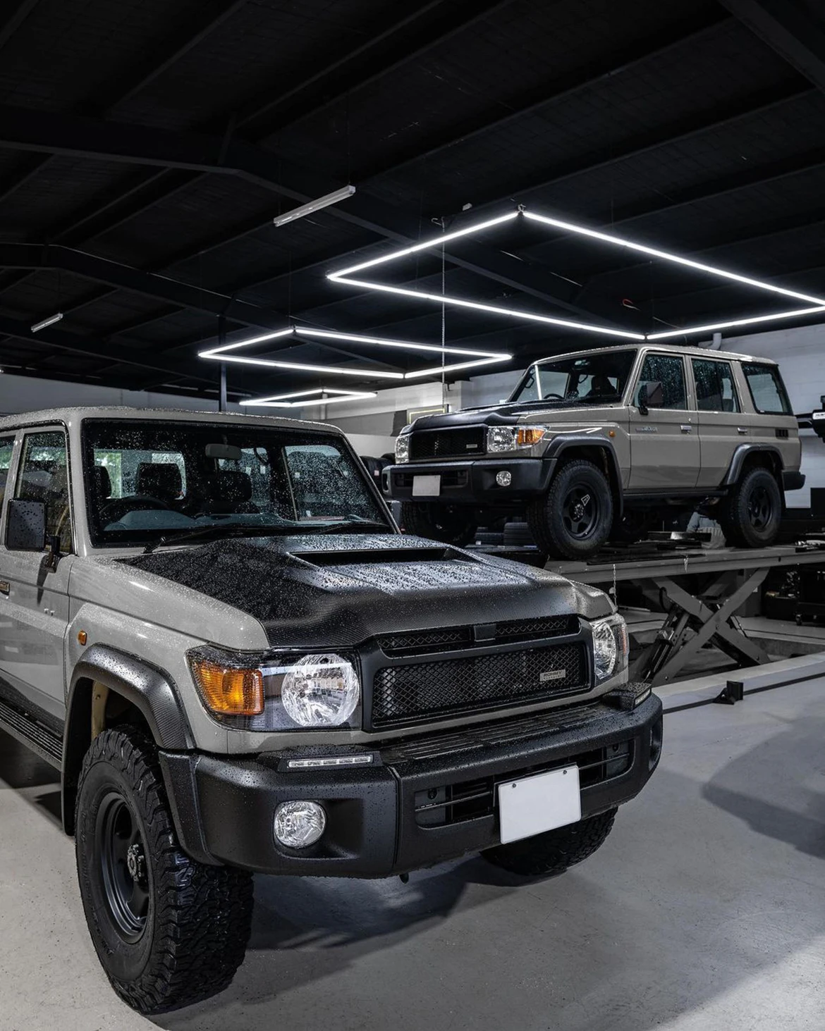 مصابيح أمامية لتويوتا لاند كروزر LC76