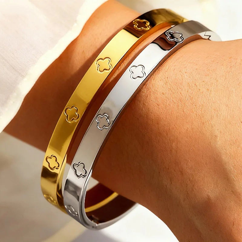 طقم أساور ذهبية فاخرة بتصاميم متنوعة