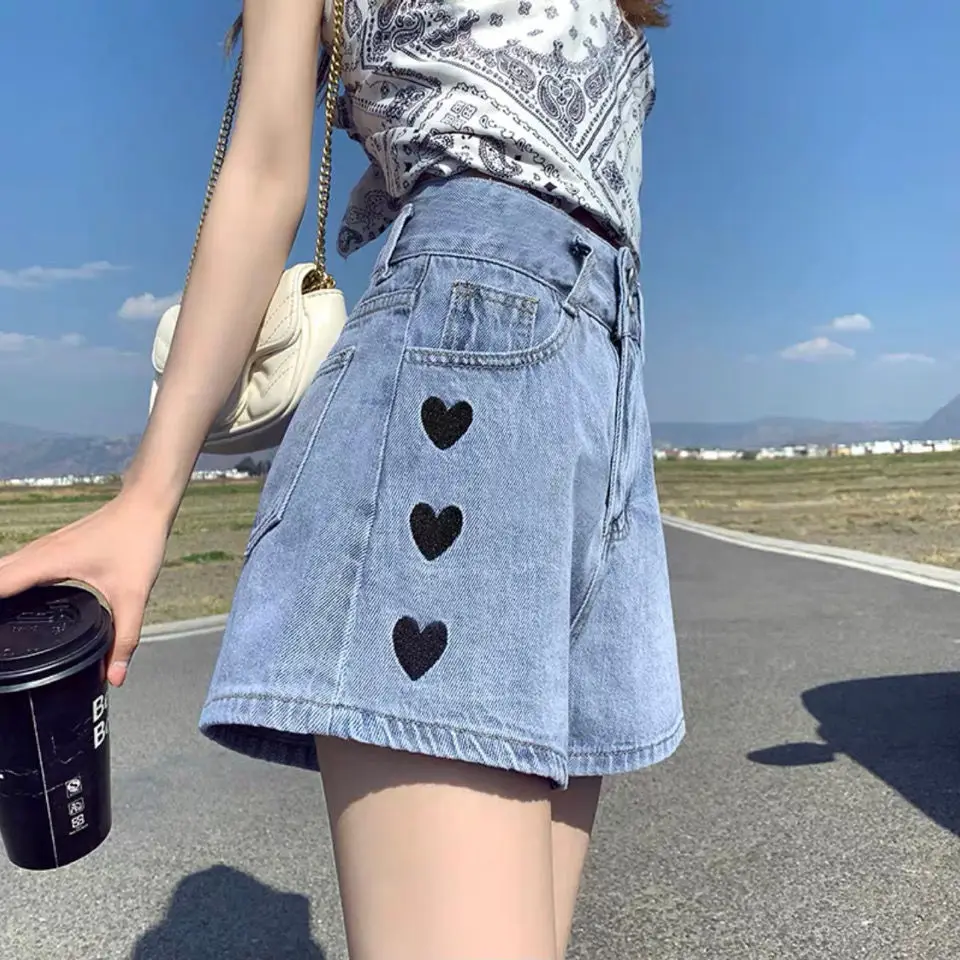 Женские джинсовые шорты с вышивкой Love летние тонкие и свободные красные широкие