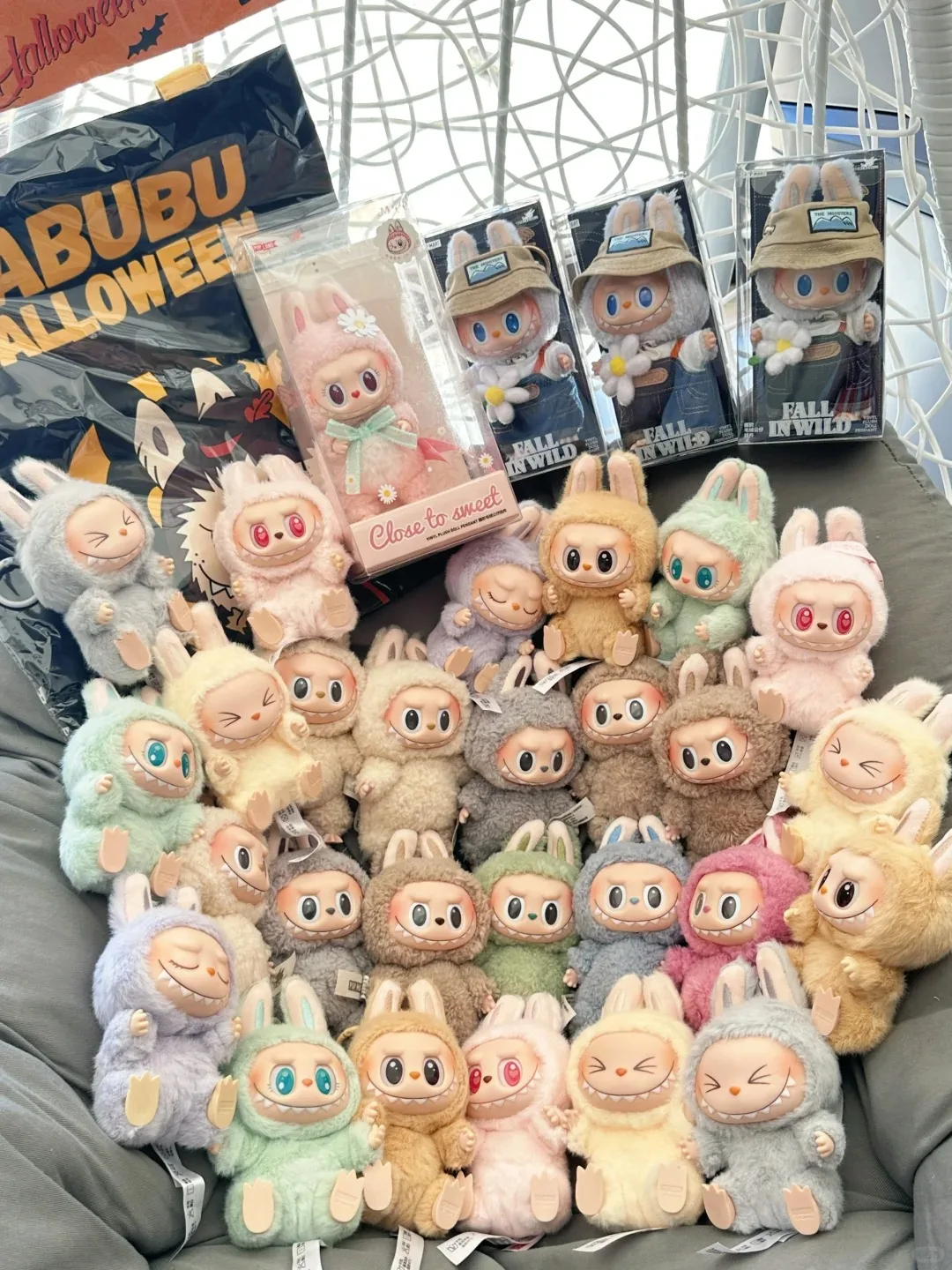 Title POPMART Labubu “Sitting Party” Macaron 2.0 Series – Pendant Doll Keychain Collectible Toy 1