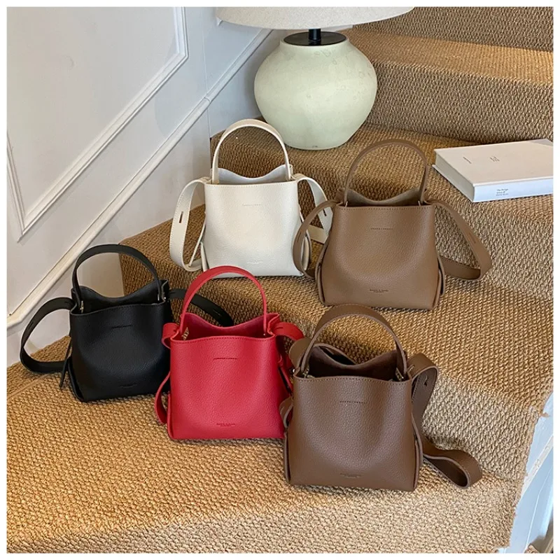 Borsa a secchiello di grande capacità retrò di moda 2025 Nuove borse a tracolla da donna solide versatili con senso avanzato Borsa tote casual - immagine 5