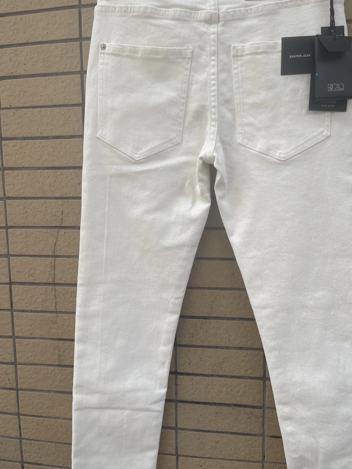 2024 Spring/Summer New Trendy Men's Washed and Worn Hole Patches Fashionable Colorful Print Small Feet White D2 Jeans for Men
