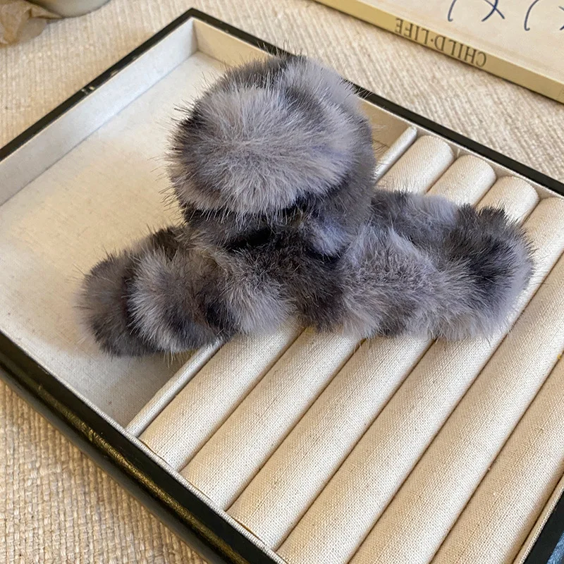 1 Stück Plüsch-Klauenklammer mit Leopardenmuster, exquisite Haifischklammer für die hintere Kopfhaut, große Haarklammer für dickes Haar. – Detail 6