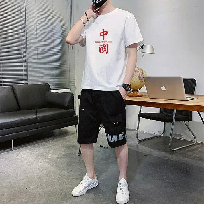 thumbnail image 1 of Conjunto de pantalones cortos para hombre, de algodón con letras negras, elegante y moderno, de dos piezas, conjunto de camiseta y pantalones cortos para hombre, estilo coreano 2024, ropa 2025, noveda, 1 of 5