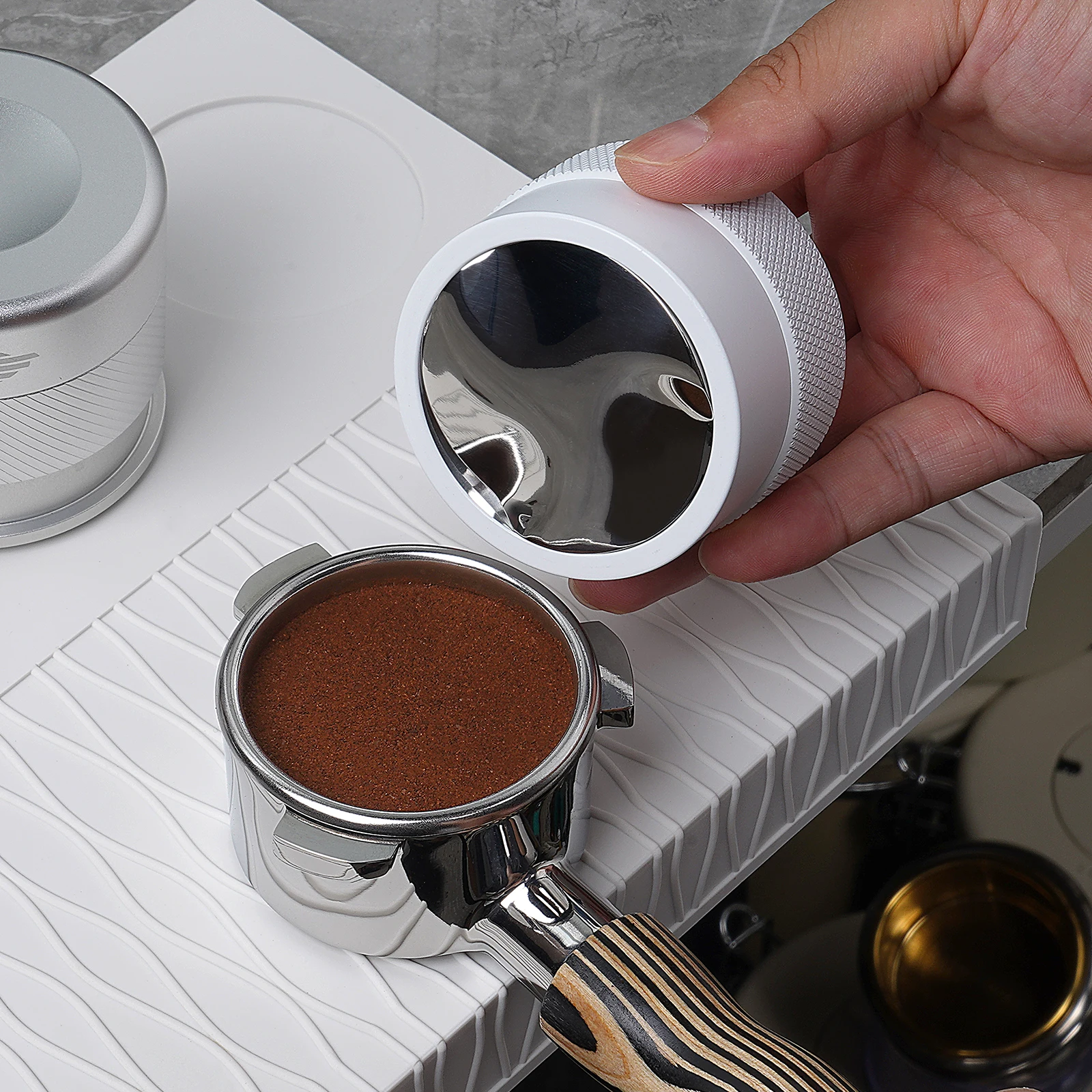 Distributore di gravà in legno per caffè espresso IKAPE, distributore di caffè in noce con base di rivestimento in PVD in tanio adatto ai portafiltri da 51/54/58 mm  15