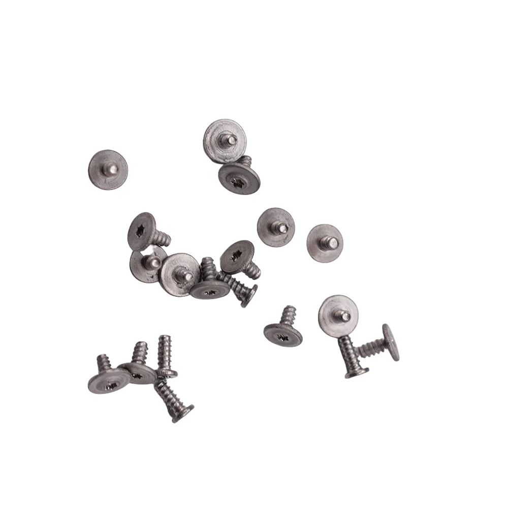 Kit de vis d'origine pour DJI Mini 5 Pro posé à côté du drone, prêt à être utilisé.