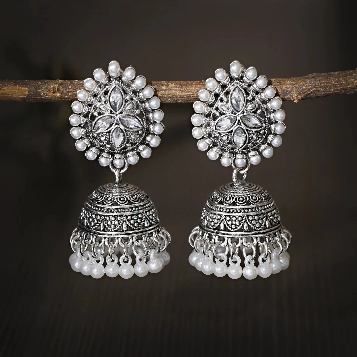 Orecchini pendenti a cerchio Bali placcati in oro: stile Jhumka Orecchini pendenti a cerchio Bali placcati in oro: stile Jhumka