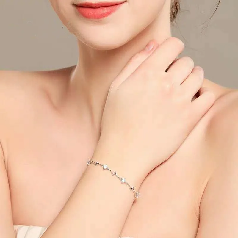 Fashion Jewelry Fashion Bracelet Korean Fashion Blue White Zirconia Elegant Sweet Delicate Silver Color Ladies Jewelry Wedding Party Bracelet