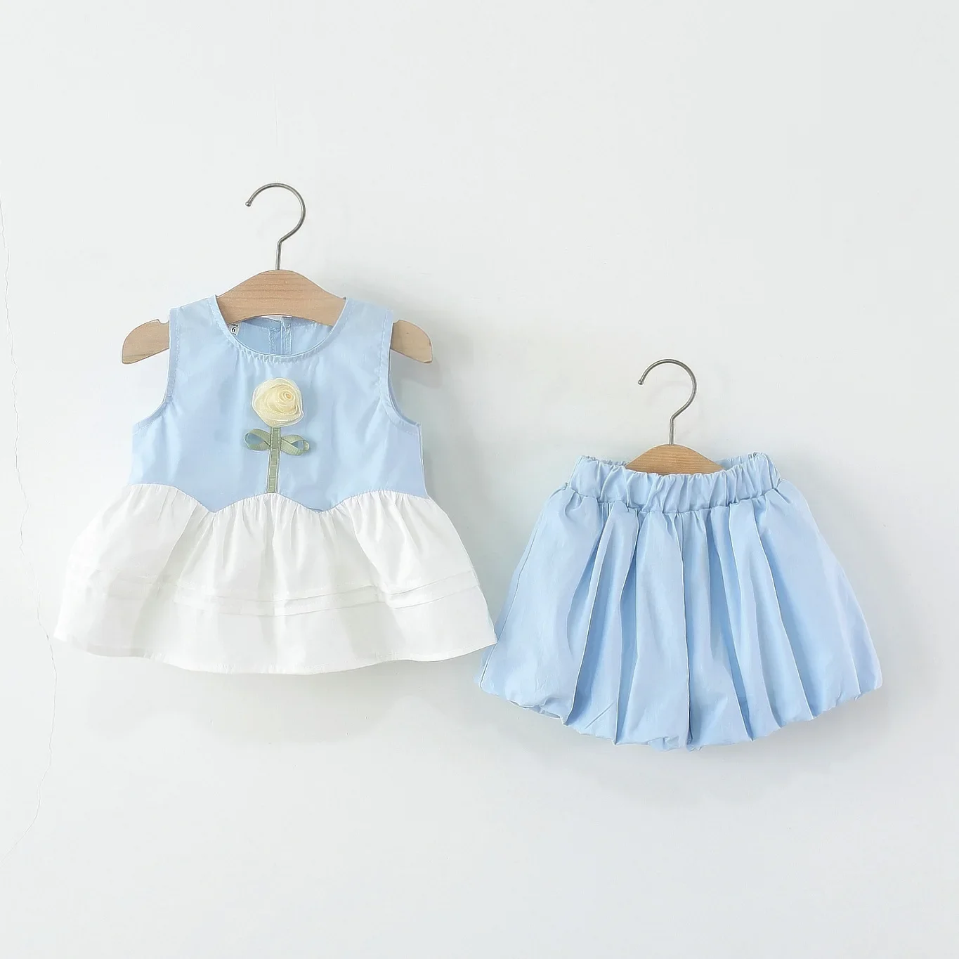 Description Picture 3 of itemChildren's Summer Sleeveless Two-piece Set, Korean Version, New Little Girl Flower Top+shorts