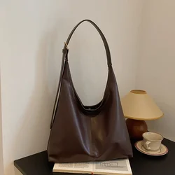 Elegant Vintage Tote Bag - Large Capacity Women's Shoulder and Crossbody Hobo Bag (Coffee)