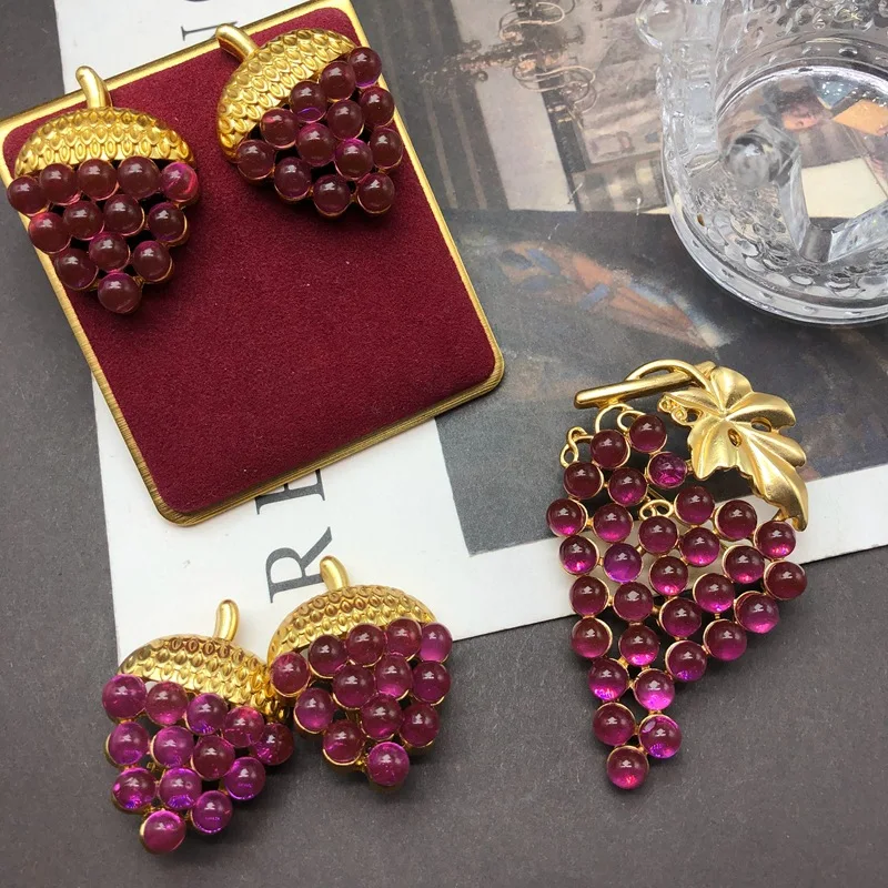 Medieval Light Luxury Purple Grape Styled Clip Earrings Retro Fashion Jewelry For Women