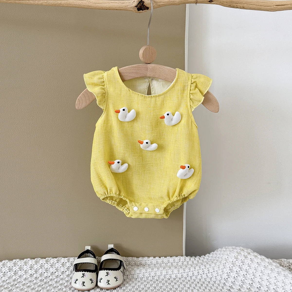 Sommer Neue Neugeborene Baby Jungen Mädchen Freizeit Indoor Sport Body Nette Ente Liebe Puppe Kleinkind Body Bequeme Overall – Detail 7