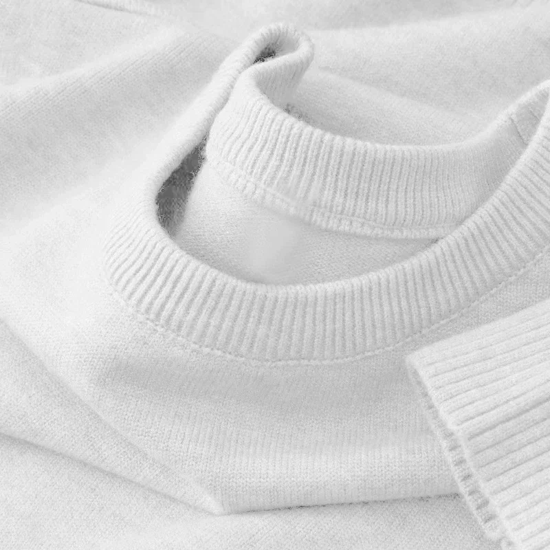 Autumn New Men's Long Sleeved Knitted Pullover Classic Round Neck Sweater Soft Casual Sweater Light Solid Color Sweater Men 2