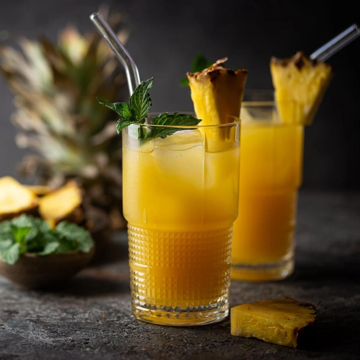 Description Picture 6 of item6'' Short Bent Glass Drinking Straws Eco Friendly Reusable Straws for Whiskey Cocktail Soda Milkshake Bar Drinkware Accessories