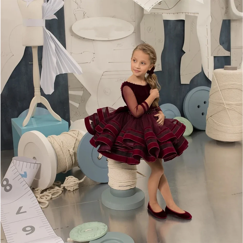 

Burgunday Velet Top Flower Girl Dress for Wedding Tiered Tulle Short Princess First Communion Gown Illusion Long Sleeve Birthday
