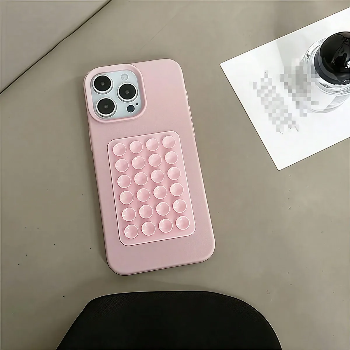 3D Litchi-Muster stofeste Handyhlle mit Saugnapf-Stnder fr iPhone 16  Plus (Orange)