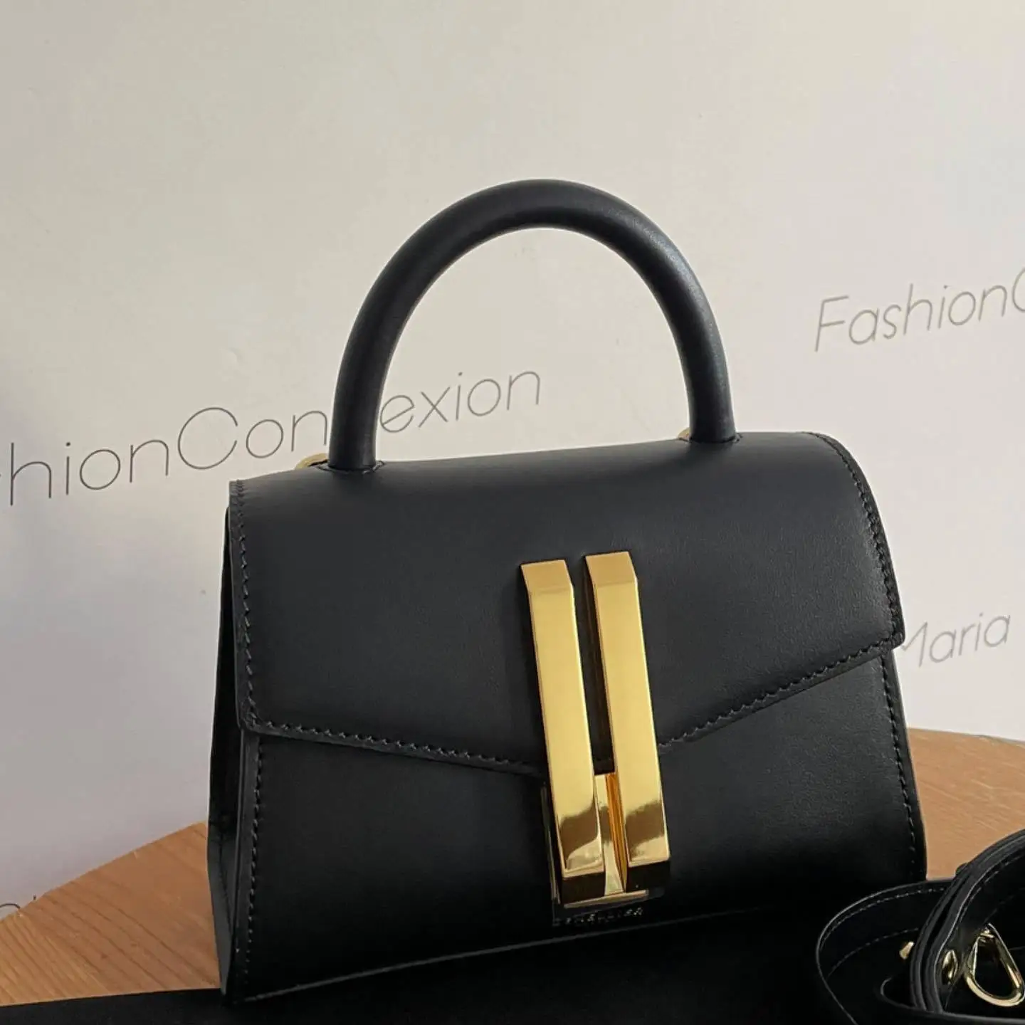 

Designers Solid Messenger Bags WomenUK London Leather Bags Vintage Plain Causal Ladies Cross Body Bag handbag