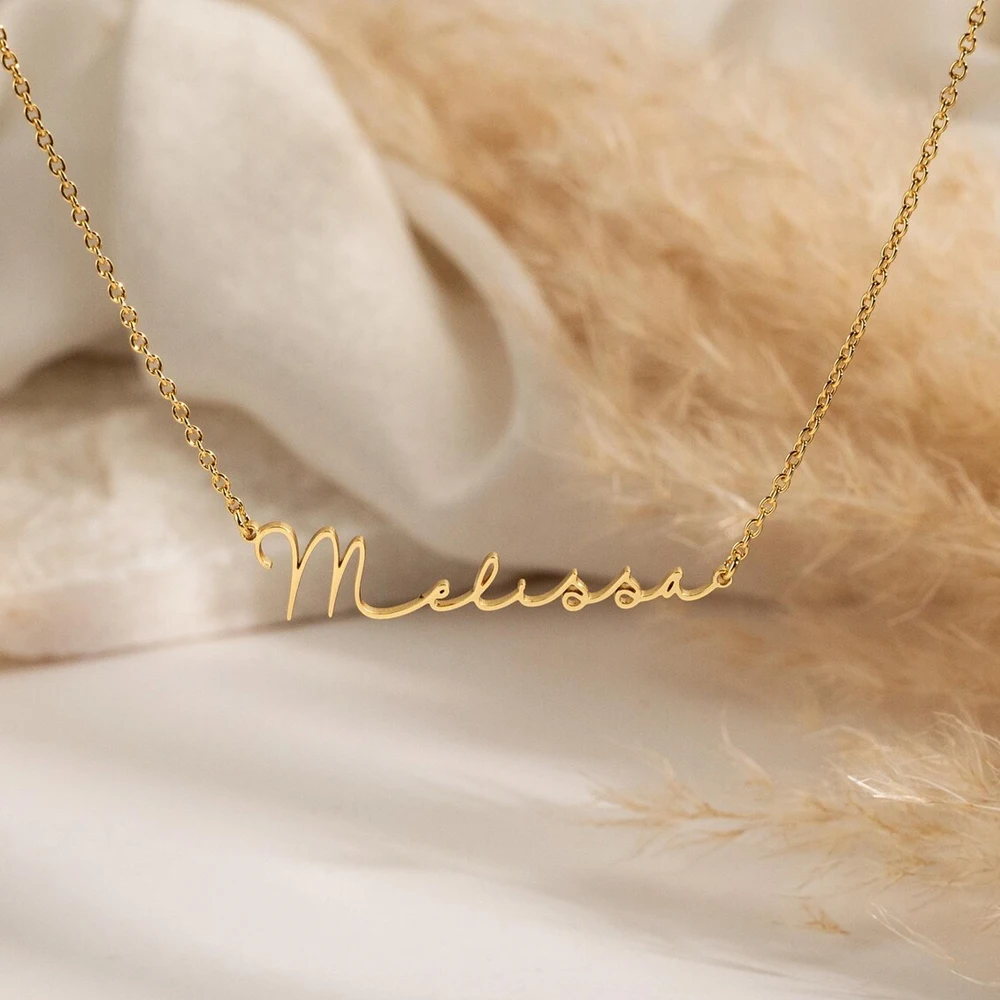 Typographies polices personnalisables collier prénom femme styles variés élégants