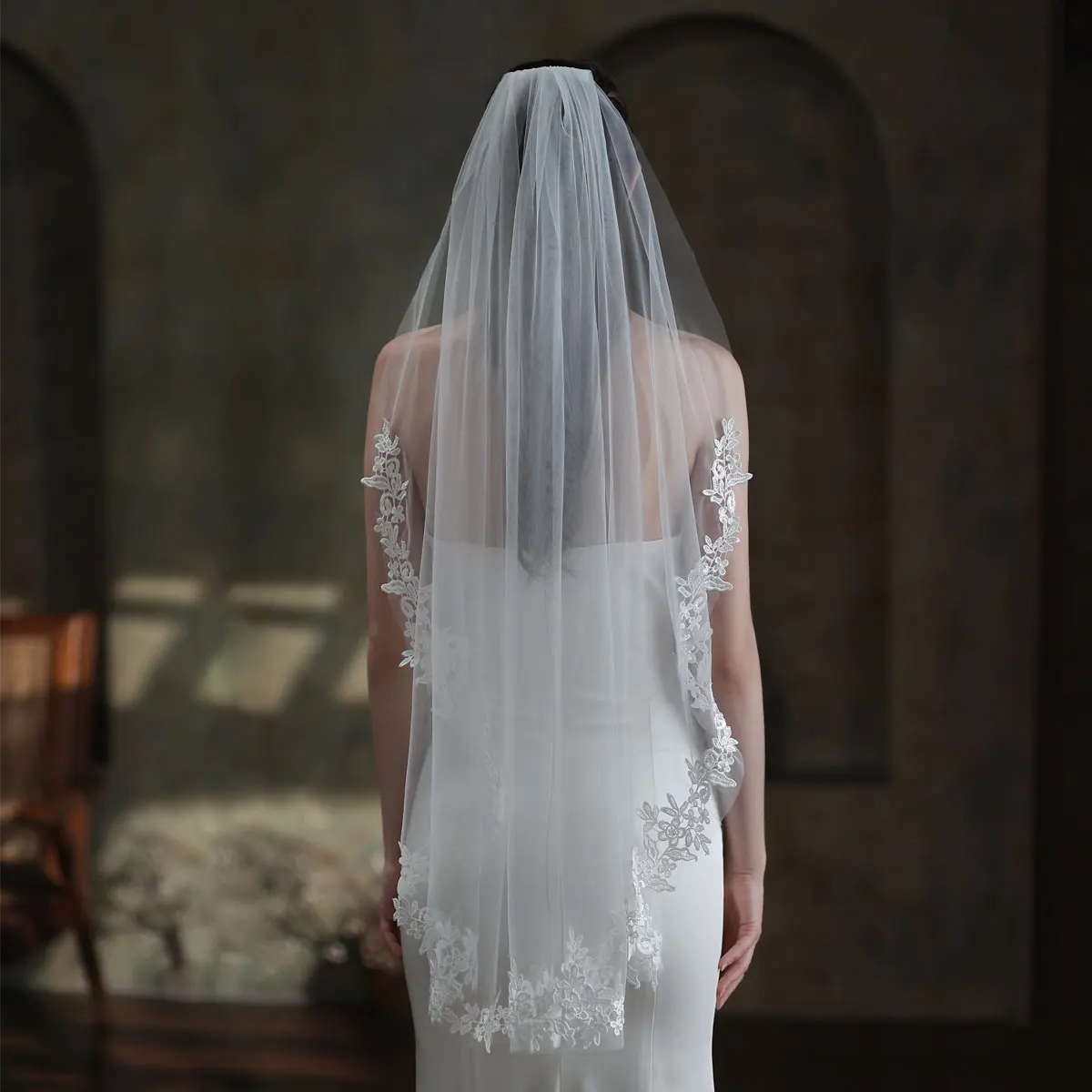 Bridal Veil Plain Tulle Handmade Lace Appliqued Fingertip Brides Headdress Hair Comb