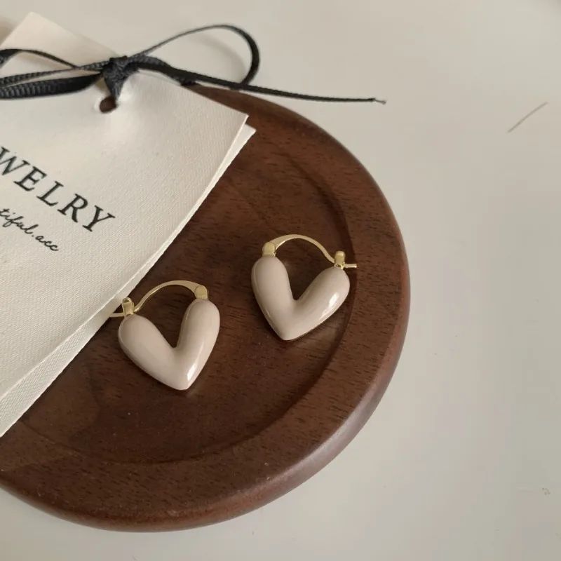 2025 Trendy Heart Stud Earrings For Women Korean Elegant Light Luxury Love Dangle Earring Fashion Simple Drop Jewelry Girls Gift