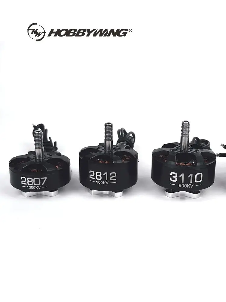 Moteur brushless Hobbywing X-Rotor 2812 900KV monté sur un bras de drone FPV