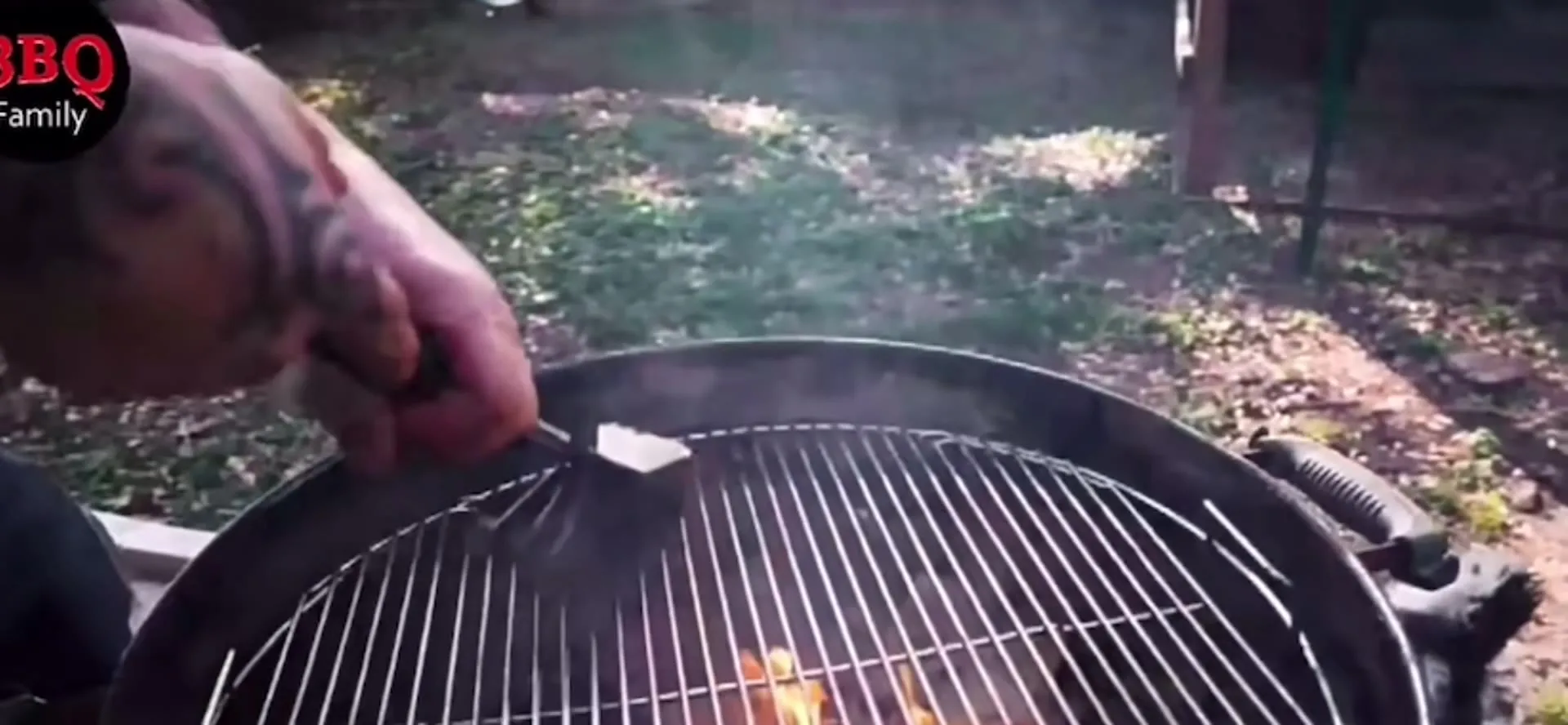 Spazzola premium per griglia in ghisa (4 pezzi) – Spazzola per la pulizia del barbecue con manico lungo per acciaio smaltato