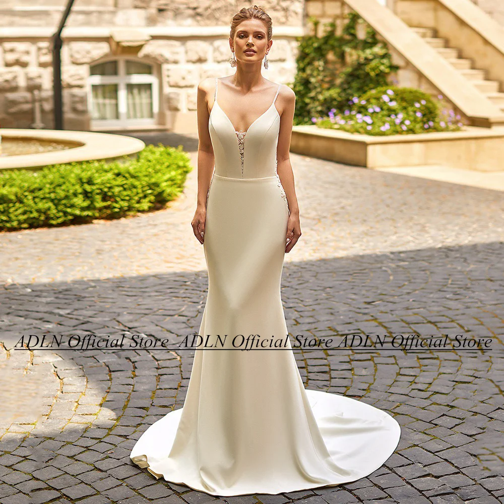 

Ivory Wedding Dress Sexy Beading Spaghetti Straps V Neck Applique Mermaid Bridal Gown Open Back Sweep Train Bride Dresses