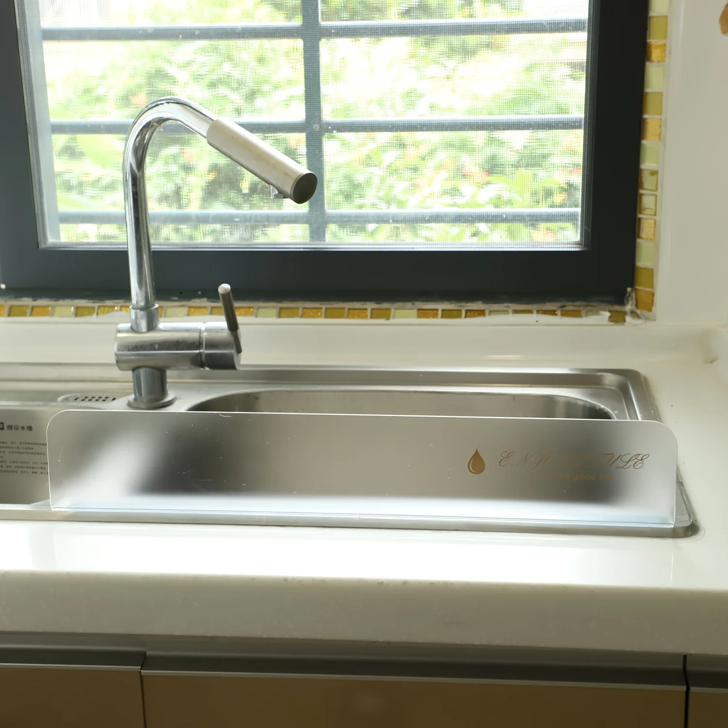Modern Acrylic Kitchen Sink Splash Guard-Square Water Barrier for Dishwashing and Hand Washing Sink Edge Protector Accessoriy
