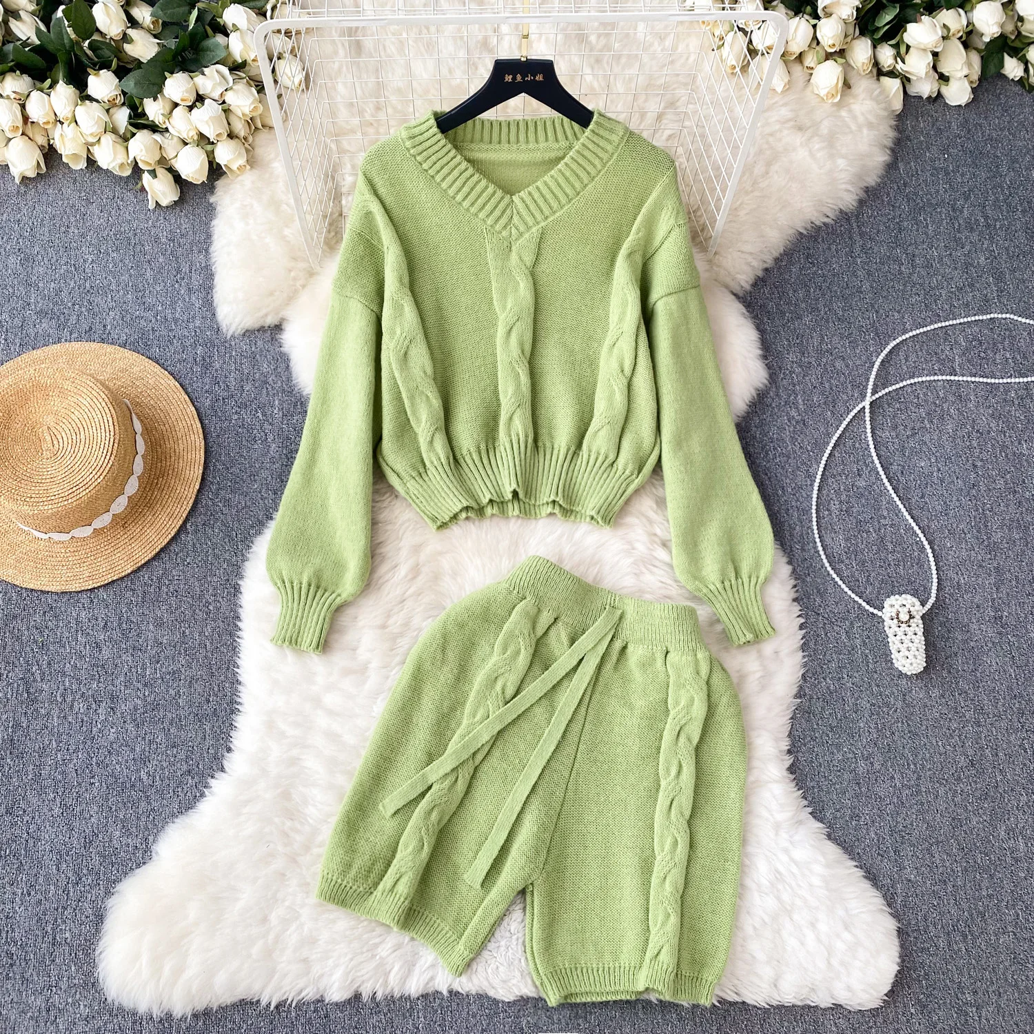 

Autumn and winter V-neck temperament loose knitted top shorts two-piece set