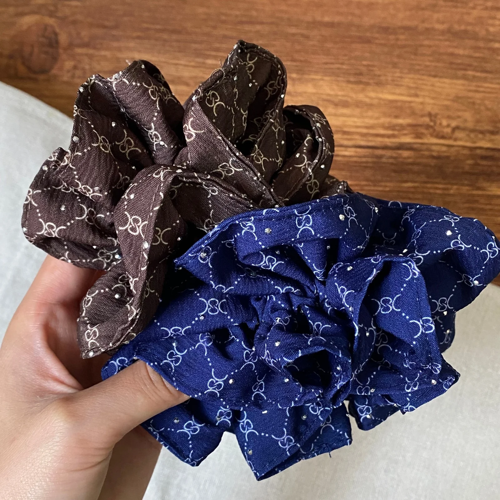 1PC  Scrunchies Women's Glittery Patterned Hair Accessories Elastic Hair Ties For Daily, Party, Gift, Fashionable Looks