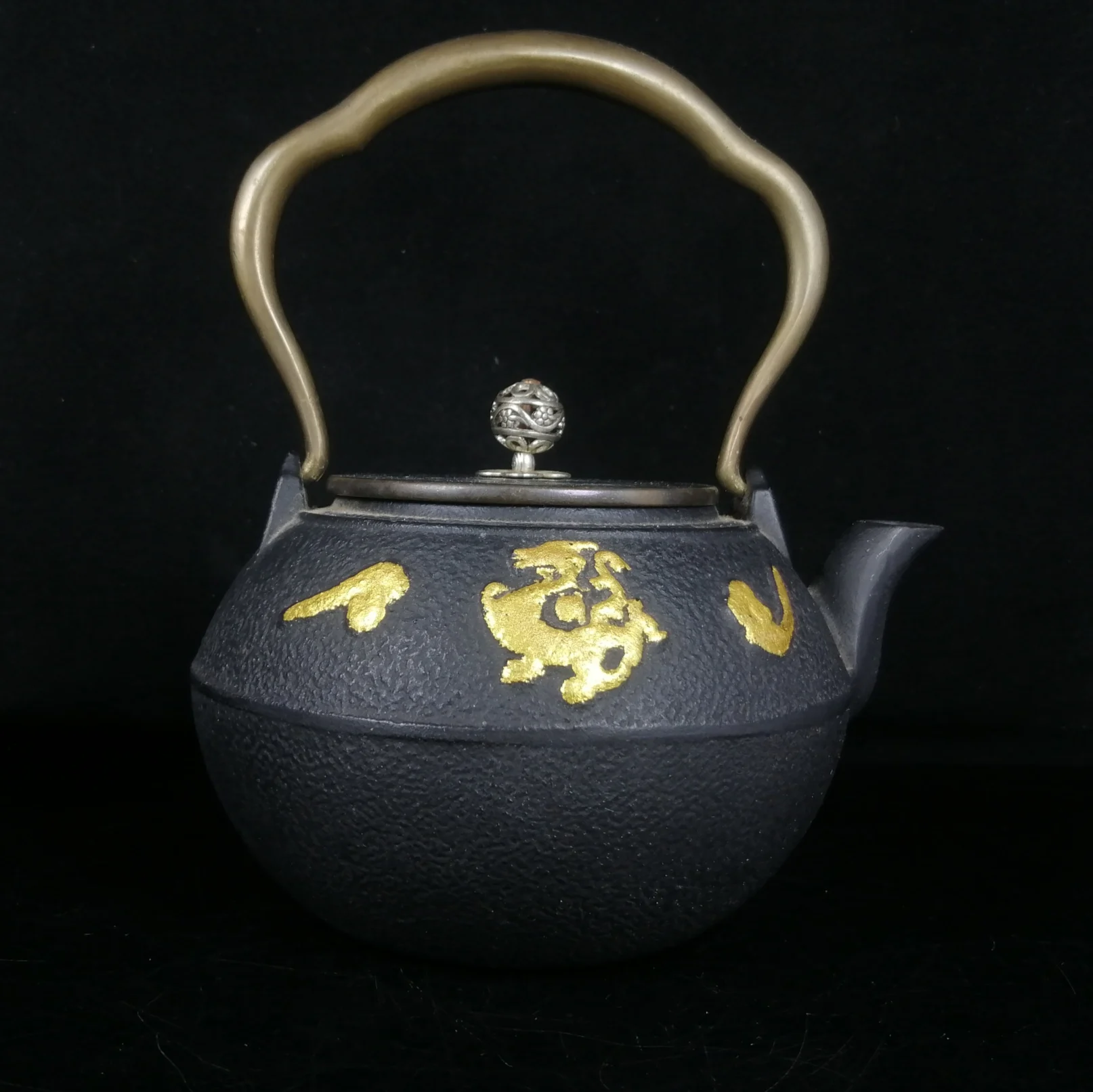 

Exquisite antique iron teapot tea set ornaments